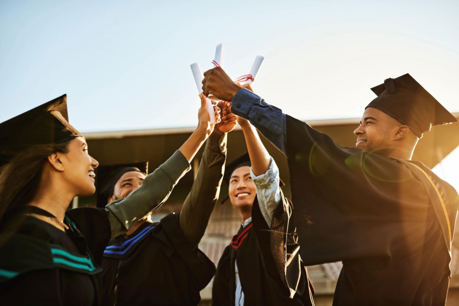 Sesión de aprendizaje en vivo con instructor interactuando con estudiantes
